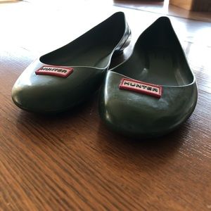 Hunter ballet flats